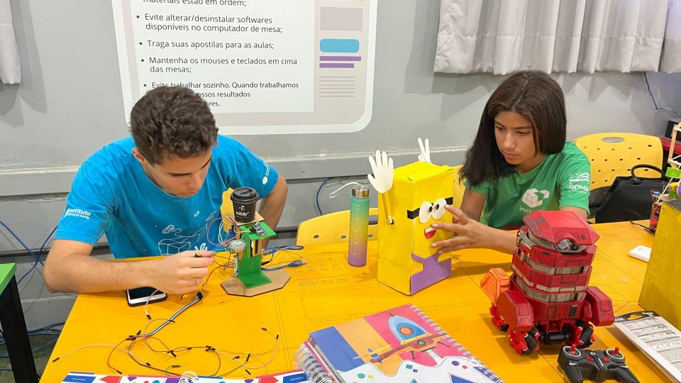 Governo de Goiás oferece 1.400 vagas de curso gratuito de robótica para crianças e adolescentes